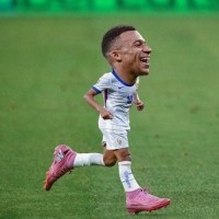 水平如何？姆巴佩社媒晒篮球单打成功视频+大头小人PS图片