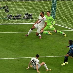 首败竟如此惨痛，这是勒沃库森和阿隆索成长的代价