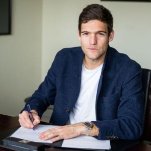 kaiyun官网-兢兢业业的阿隆索完成续约，巴萨平稳过渡第一步？